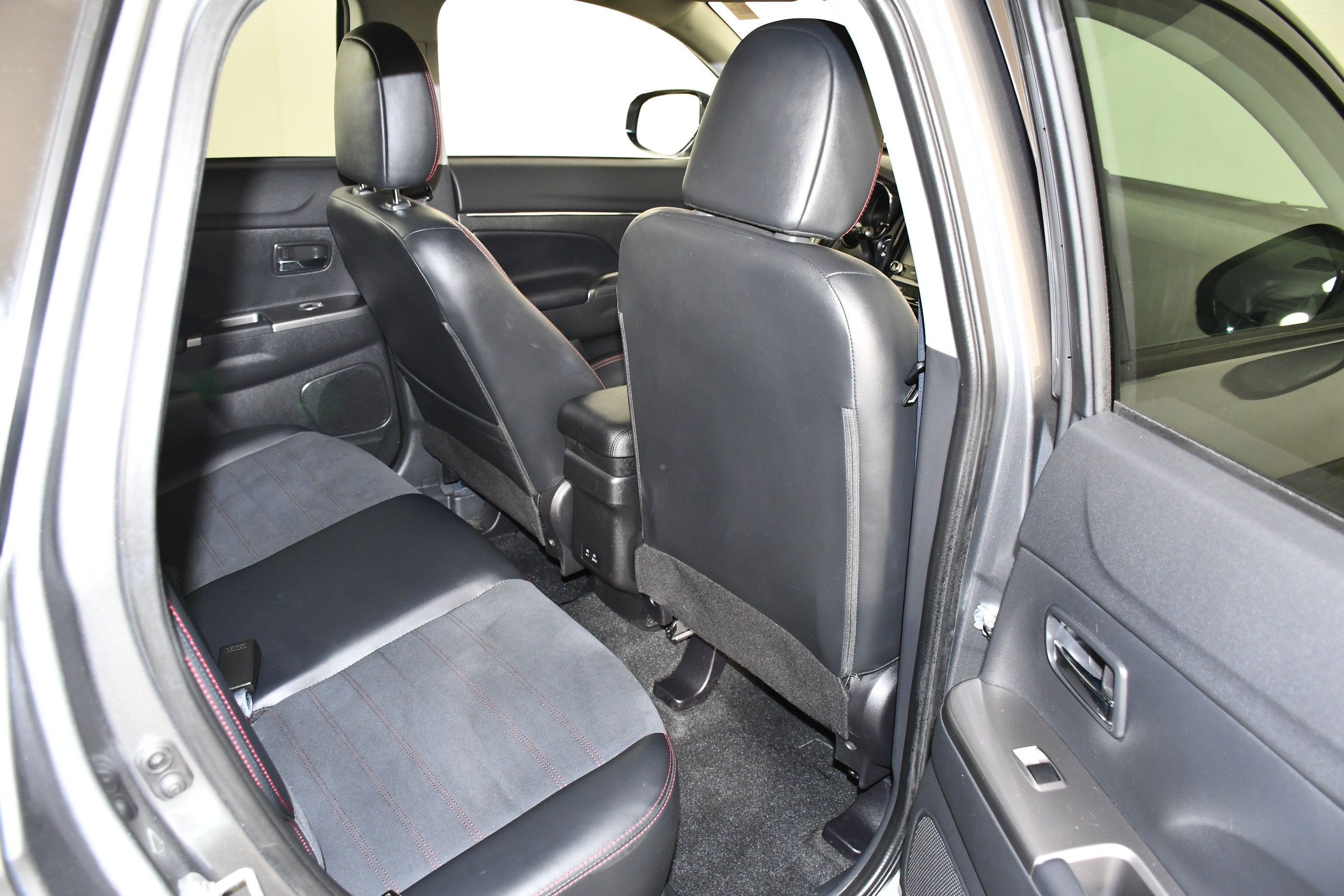 Used 2024 Mitsubishi Outlander Sport SE AWD/4WD image 36