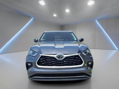Certified 2024 Toyota Highlander XLE FWD image 29