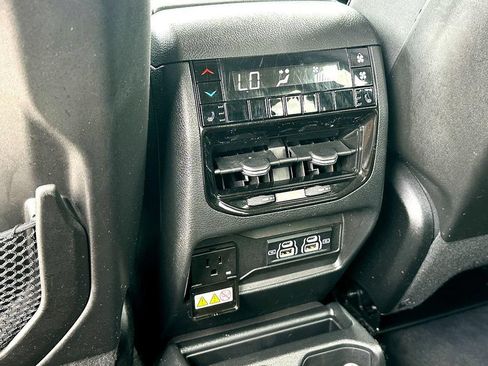 Used 2023 Jeep Grand Cherokee L Limited w/ Luxury Tech Group II RWD image 20