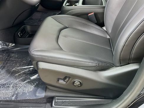 New 2026 Chrysler Pacifica Select w/ S Appearance Package FWD image 18