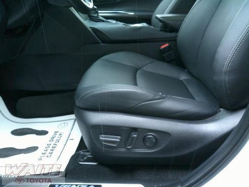 Certified 2024 Toyota Venza Nightshade image 24