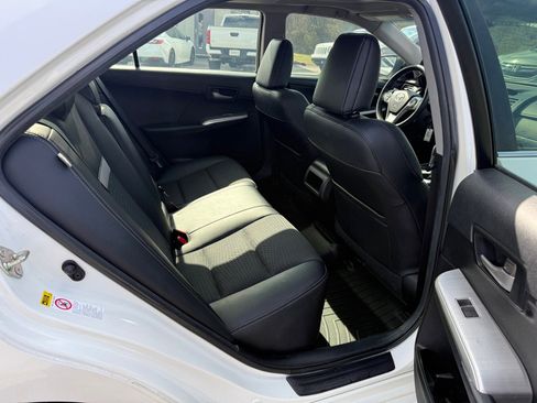 Used 2014 Toyota Camry SE image 16