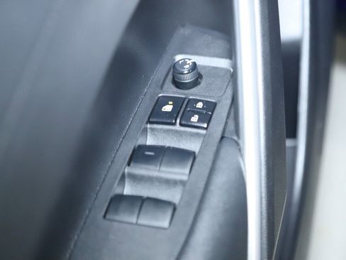 Used 2022 Toyota Corolla Cross XLE w/ Convenience Package AWD/4WD image 19