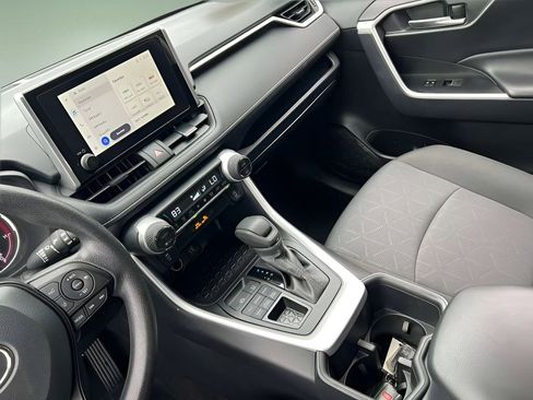 Used 2025 Toyota RAV4 XLE AWD/4WD image 18