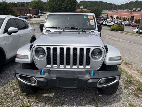 Used 2023 Jeep Wrangler Unlimited Sahara w/ Cold Weather Group AWD/4WD image 2