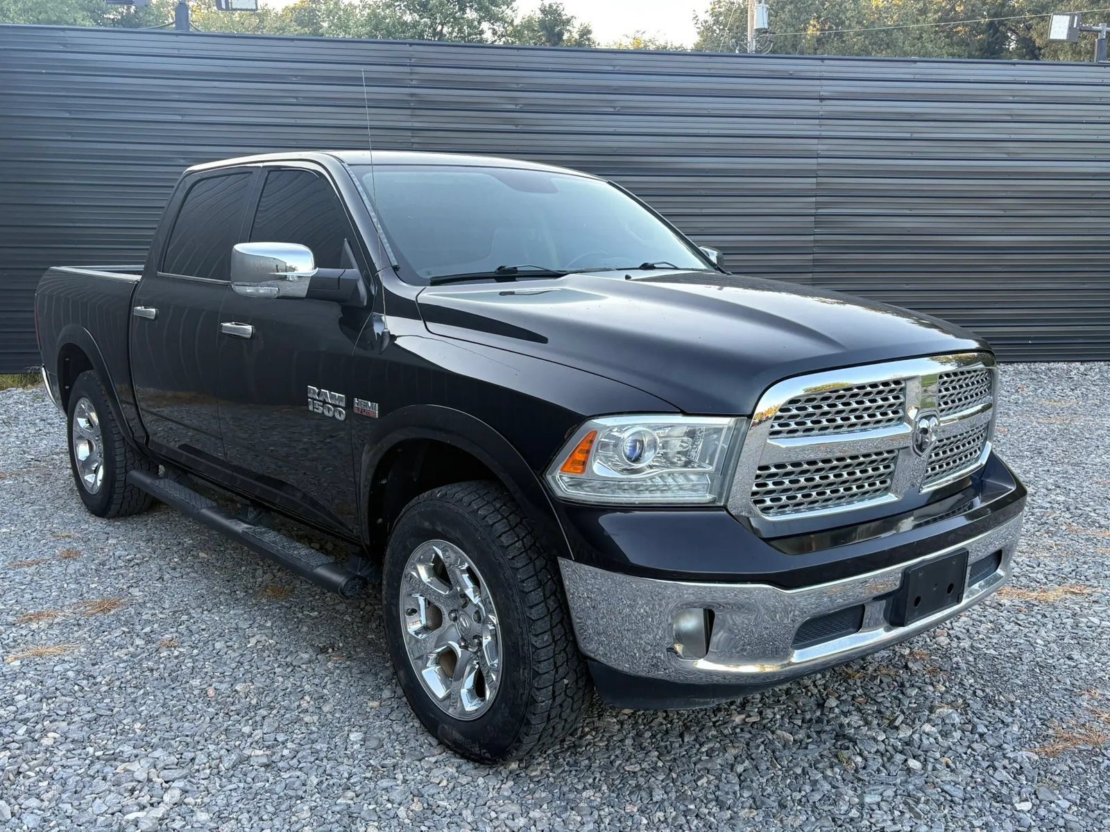Used 2016 RAM 1500 Laramie AWD/4WD image 3