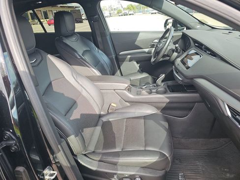 Used 2020 Cadillac XT4 Premium Luxury image 11