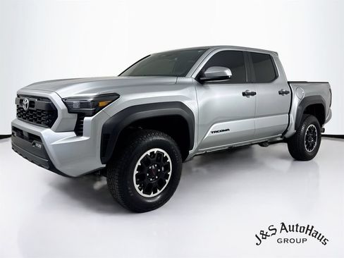 Used 2024 Toyota Tacoma TRD Off-Road AWD/4WD image 3