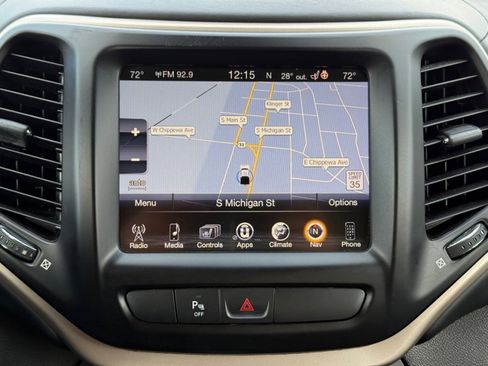 Used 2018 Jeep Cherokee Overland image 14