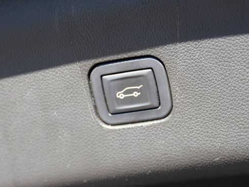 Used 2024 Buick Enclave Premium image 9