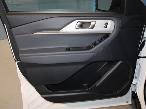 New 2026 Ford Explorer Active image 4