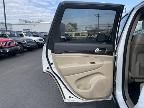 Used 2014 Jeep Grand Cherokee Limited image 28