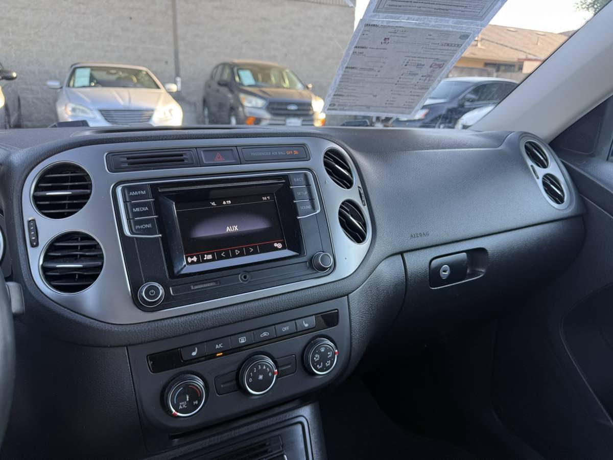 Used 2016 Volkswagen Tiguan S FWD image 30