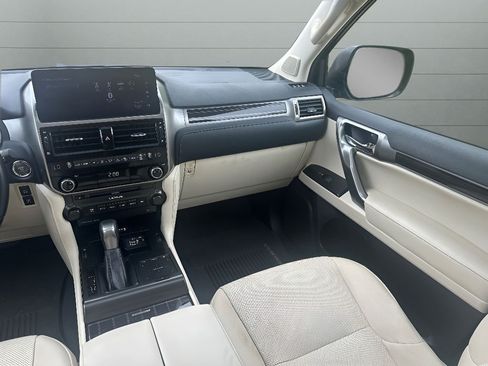 Used 2023 Lexus GX 460 Premium w/ Premium Package AWD/4WD image 17