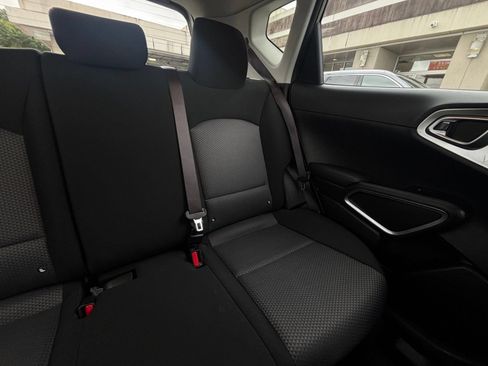 Used 2025 Kia Soul LX w/ LX Technology Package FWD image 35