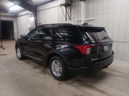 Certified 2025 Ford Explorer Active image 3