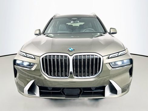 Used 2025 BMW X7 xDrive40i w/ Premium Package AWD/4WD image 2