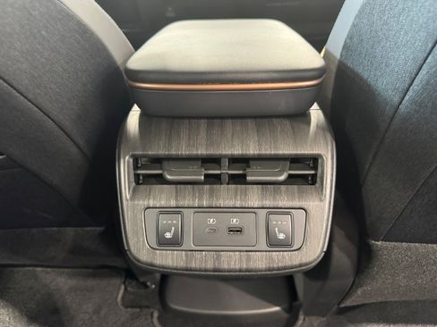 Used 2024 Nissan Ariya AWD image 16