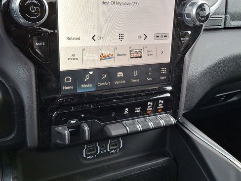 Used 2023 RAM 1500 Laramie image 17