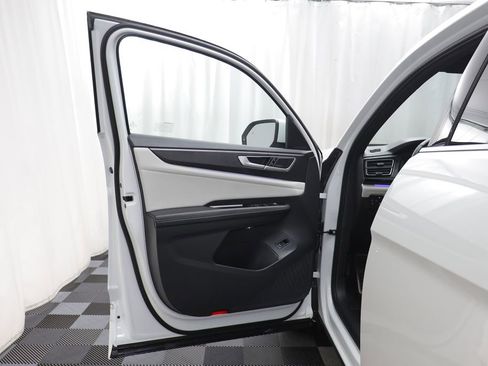 Used 2024 Volkswagen Atlas Cross Sport SEL Premium R-Line image 4