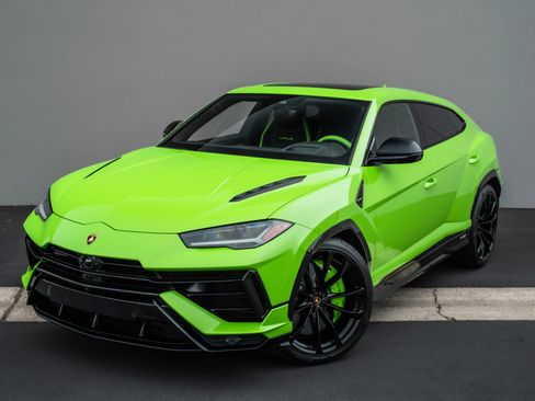 Used 2023 Lamborghini Urus S image 2