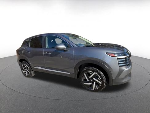 Used 2025 Nissan Kicks SV image 2