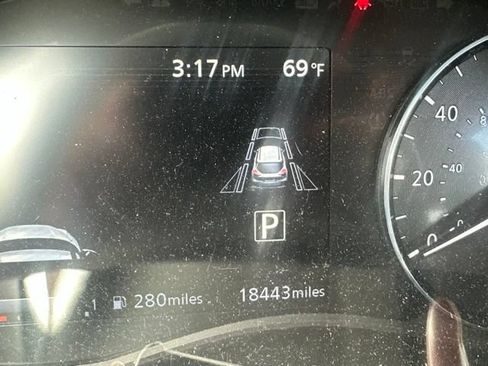 Certified 2023 Nissan Kicks SR FWD image 15