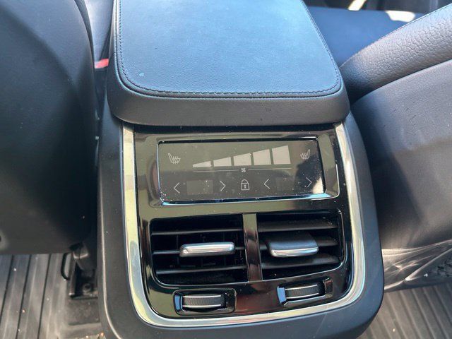 Used 2024 Volvo XC90 B6 Plus w/ Protection Package Premier AWD/4WD image 17