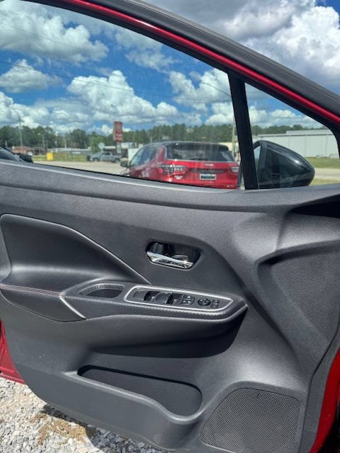 Used 2024 Nissan Versa SR FWD image 10