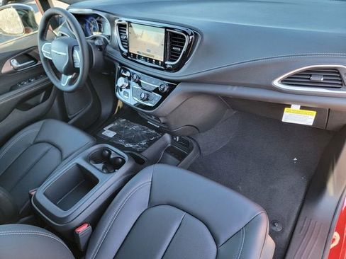 New 2026 Chrysler Pacifica Select image 25