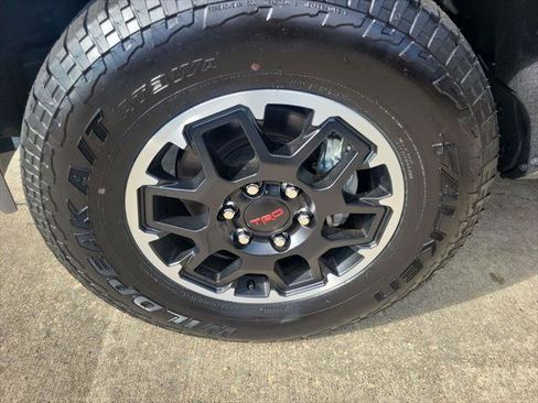 Certified 2025 Toyota Tacoma TRD Off-Road image 28