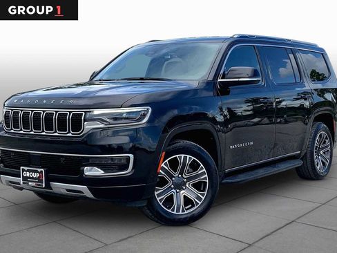 Used 2024 Jeep Wagoneer Series II w/ Flexible Seating Group RWD image 1