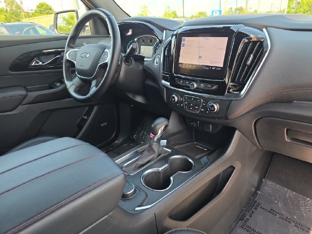 Used 2023 Chevrolet Traverse RS AWD/4WD image 17