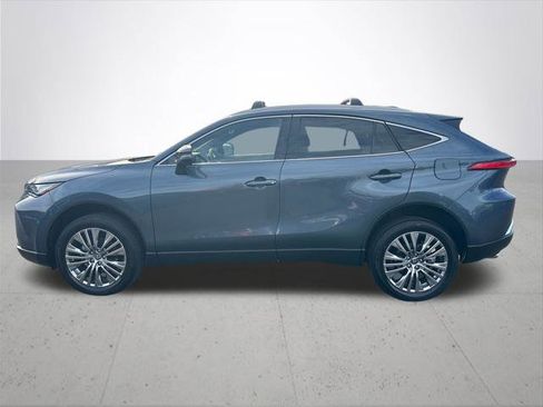 Certified 2024 Toyota Venza XLE image 11