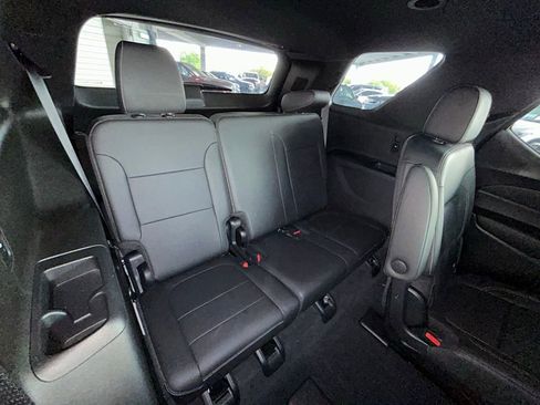 Used 2023 Chevrolet Traverse LT w/ LPO, Floor Liner Package image 33