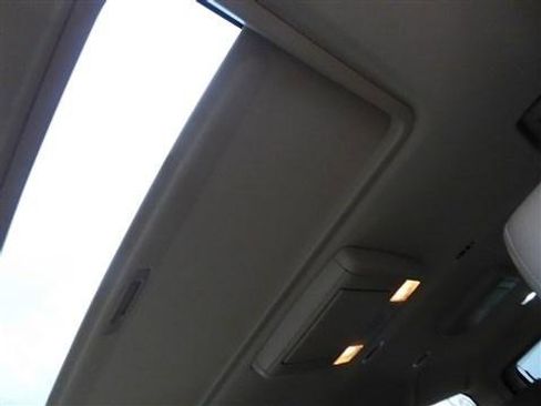 Used 2013 Chevrolet Suburban LT image 15