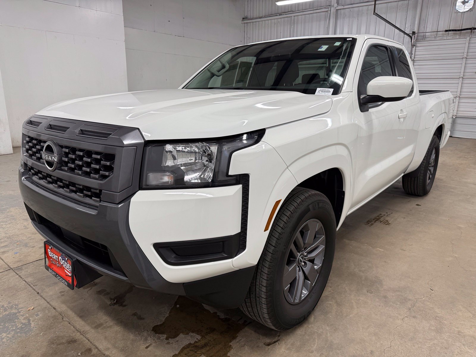 Used 2025 Nissan Frontier SV RWD image 3