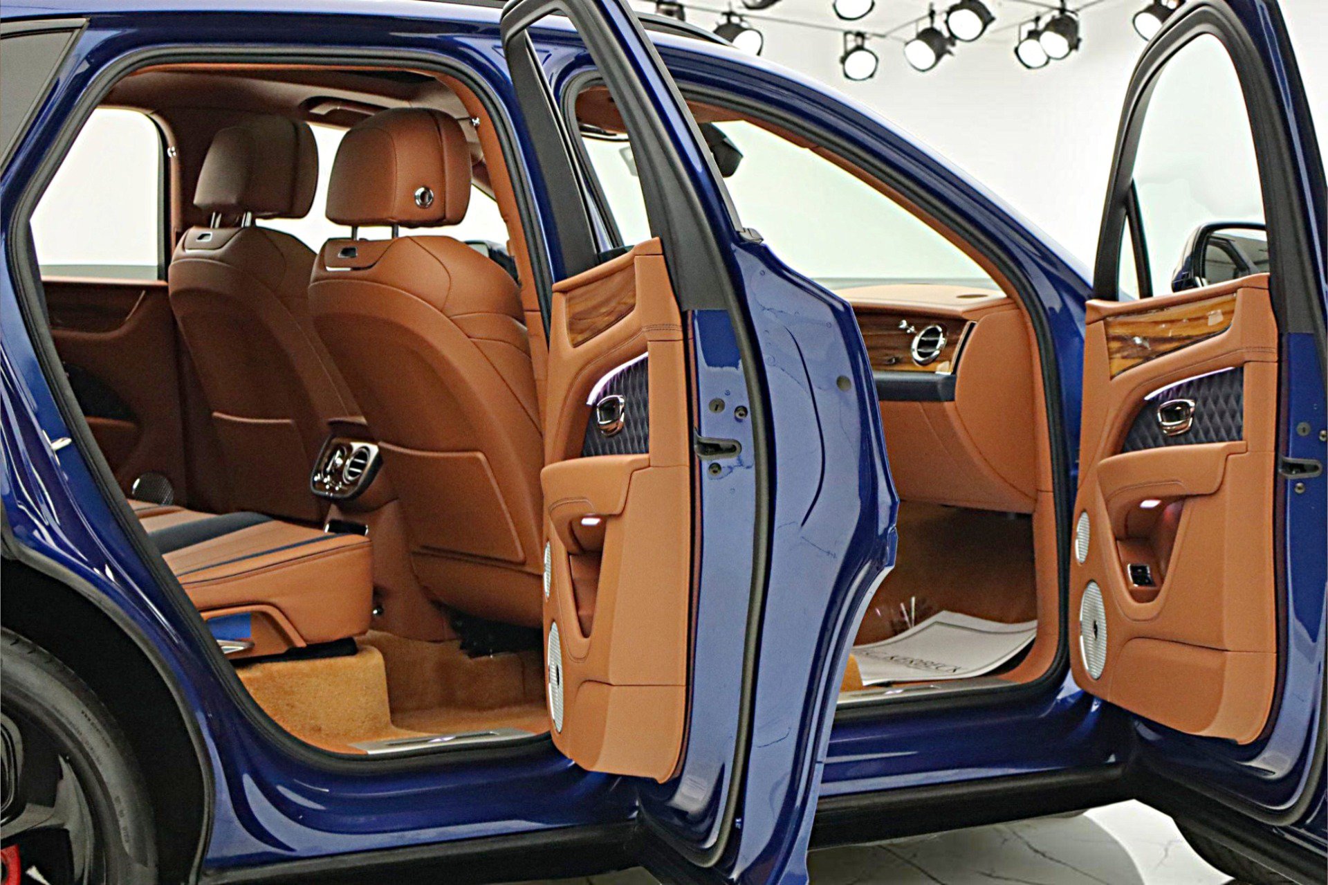 Certified 2022 Bentley Bentayga AWD/4WD image 13