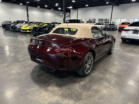 Used 2025 MAZDA MX-5 Miata RWD image 4