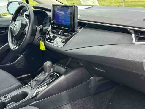 Used 2025 Toyota Corolla LE FWD image 20