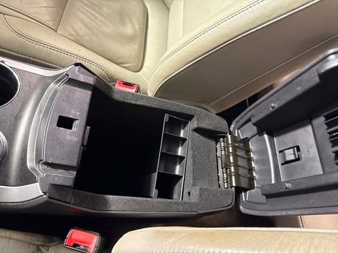 Used 2014 Ford Explorer XLT w/ Equipment Group 202A image 37