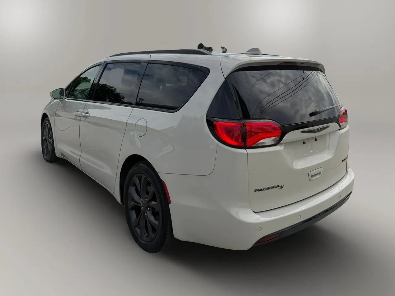Used 2020 Chrysler Pacifica Limited w/ S Appearance Package FWD image 5