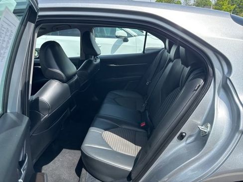 Used 2022 Toyota Camry SE FWD image 11