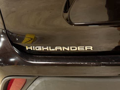 Used 2022 Toyota Highlander LE AWD/4WD image 26