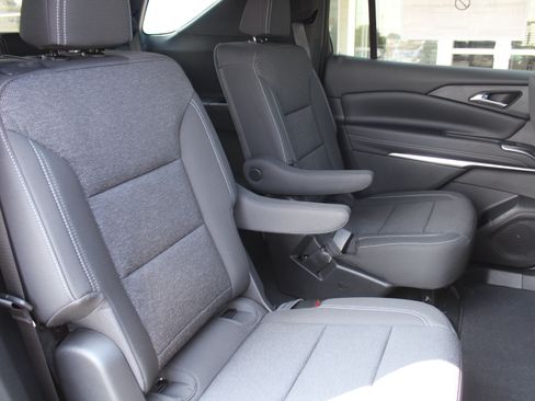 New 2027 Chevrolet Traverse LT w/ Midnight/Sport Edition AWD/4WD image 16