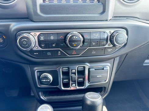 Used 2023 Jeep Wrangler Unlimited w/ Cold Weather Group AWD/4WD image 17