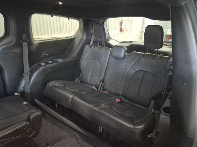 Used 2020 Chrysler Pacifica Touring-L AWD/4WD image 17