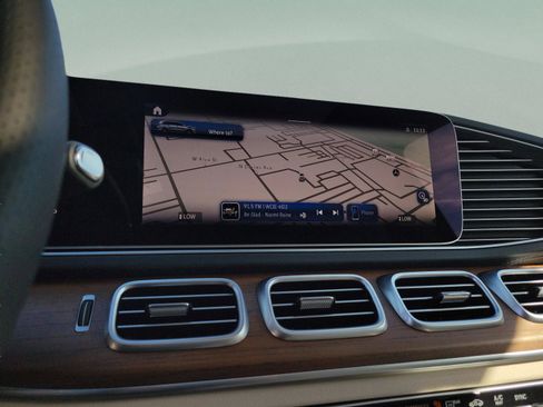 Certified 2025 Mercedes-Benz GLS 450 4MATIC image 21