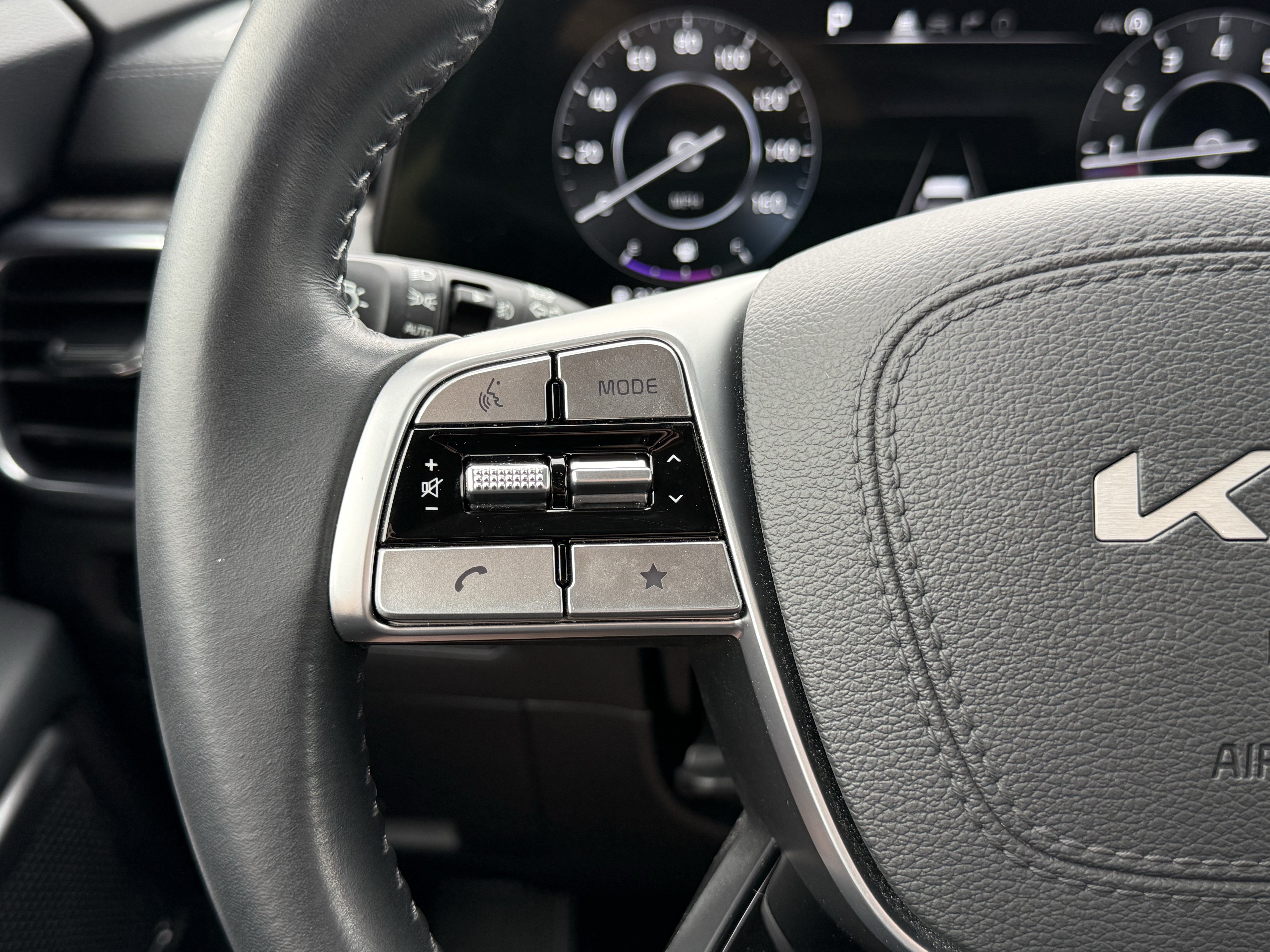 Used 2025 Kia Telluride SX FWD image 16