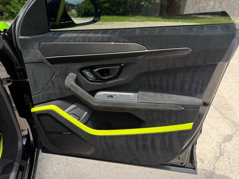 Used 2023 Lamborghini Urus Performante AWD/4WD image 21